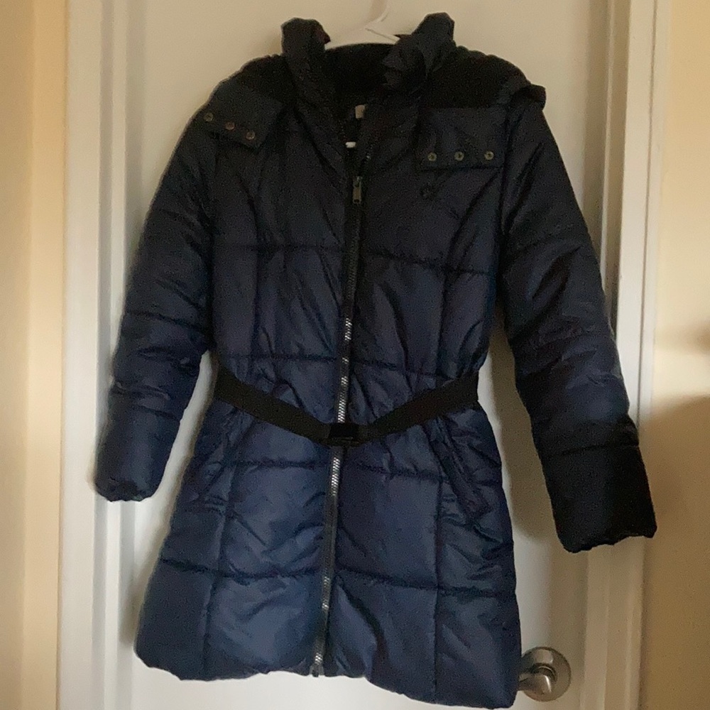 Girls M (8 to 10) navy blue Calvin Klein winter coat with a hood and belt.